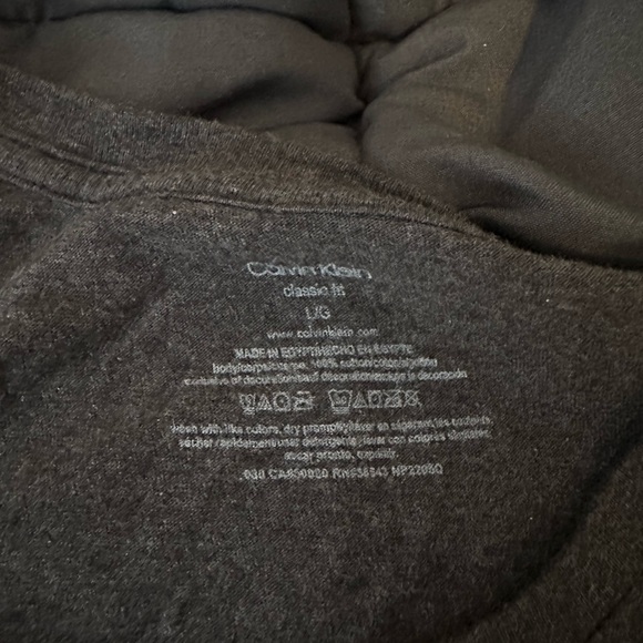Men’s Large Calvin Klein Classic fit tee - Picture 2 of 2